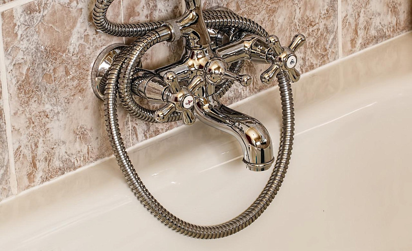 В трех районах Саратова отключат горячую воду 