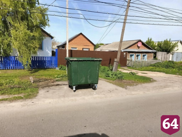 В селе Перелюб Саратовской области установили новые контейнеры для ТКО